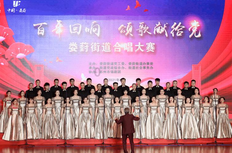他们的爱情让人泪目!消防员在废墟下找到手拉手的夫妻
