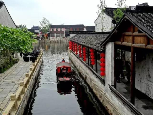 向上跳的香蕉
